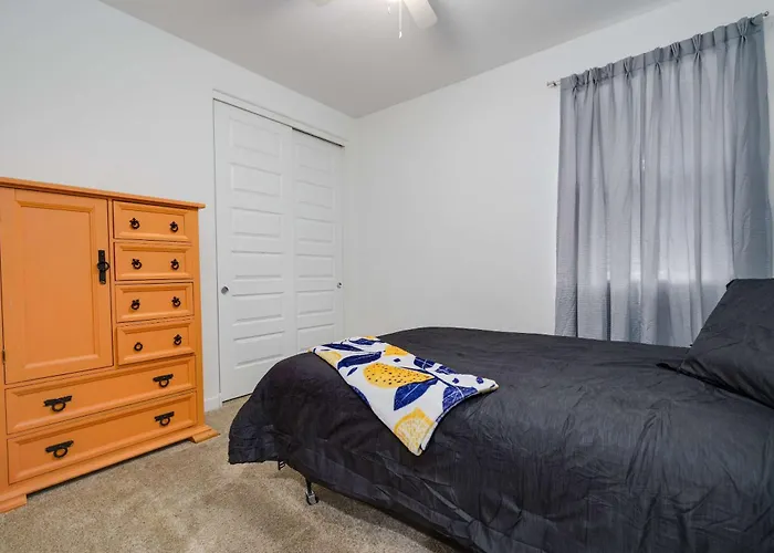 Simple Retreat Budget-friendly And Convenient Holiday home *