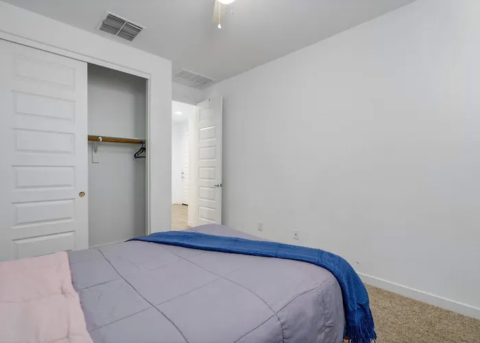Simple Retreat Budget-friendly And Convenient Holiday home Avondale